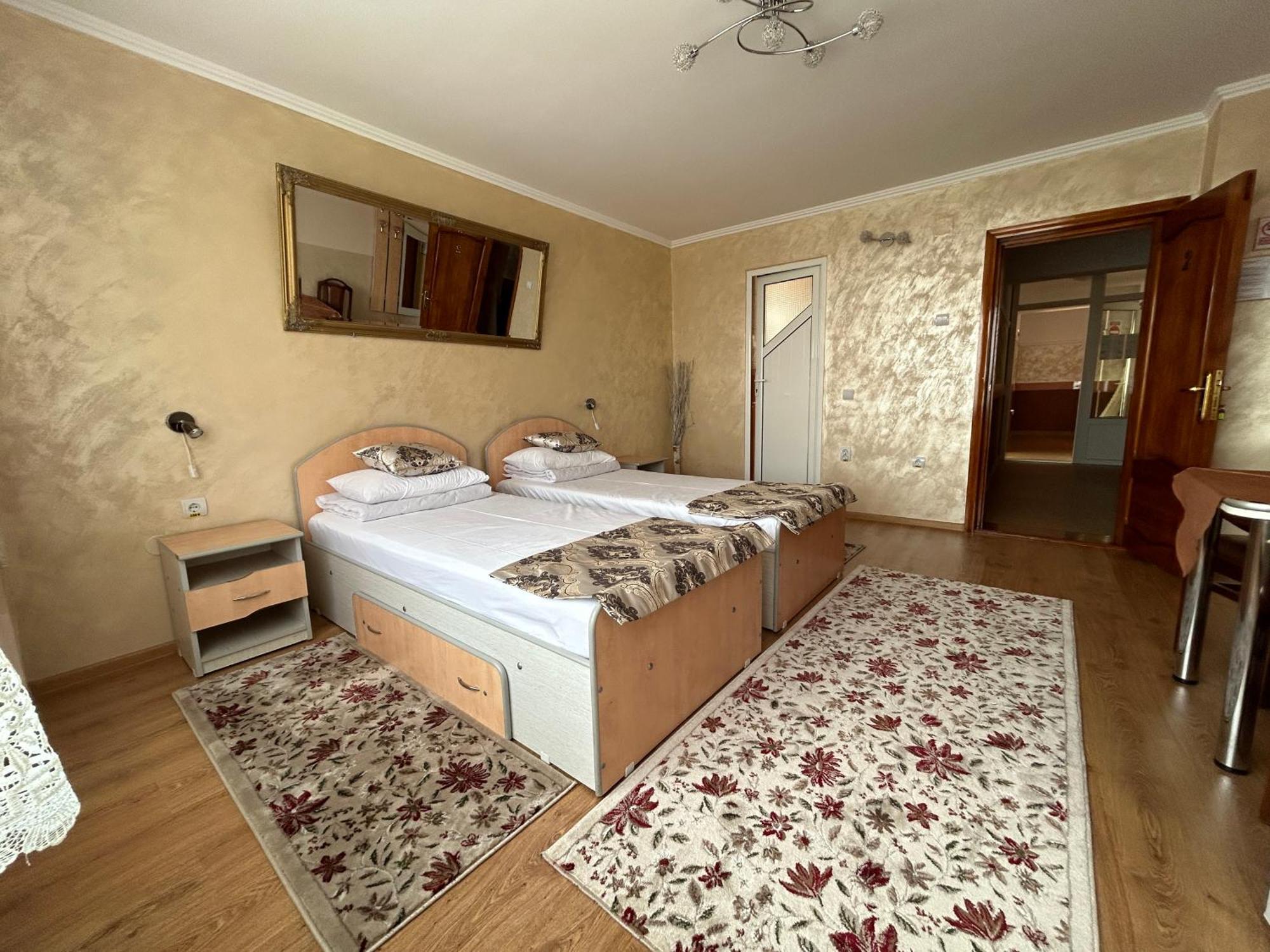 Pensiunea Cornelius Piatra Neamţ Exterior foto